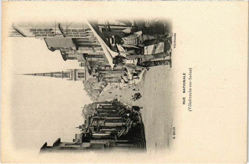 Carte postale ancienne Villefranche-sur-Saone - Rue Nationale à Villefranche-sur-Saône