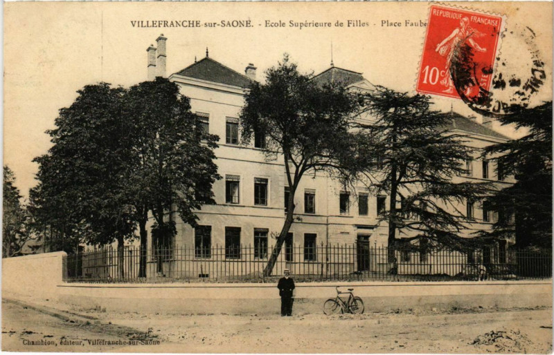 Carte postale ancienne Villefranche-sur-Saone - Ecole Superieure de Filles à Villefranche-sur-Saône