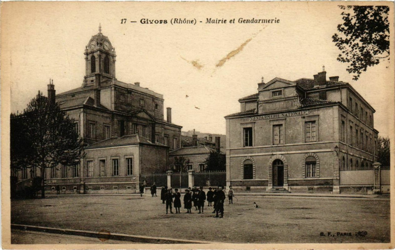 Carte postale ancienne Givors - Mairie et Gendarmerie à Givors