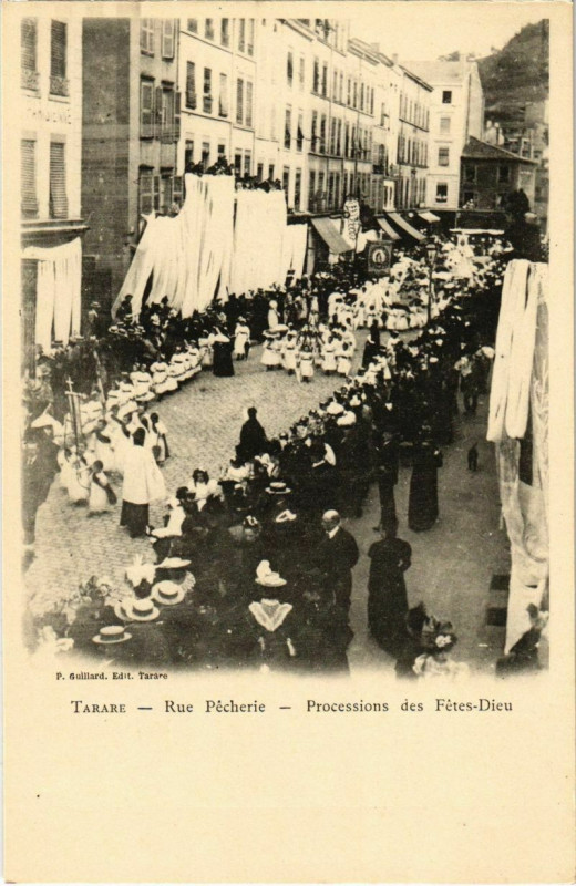 Carte postale ancienne Tarare - Rue Pecherie - Processions des Fetes-Dieu à Tarare
