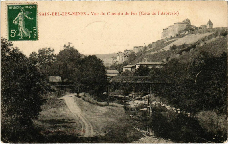 Carte postale ancienne Sain-Bel-les-Mines - Vue du Chemin de Fer - Cote de l'Arbresle à L'Arbresle