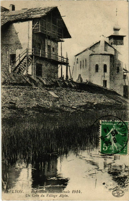Carte postale ancienne Lyon - Exposition Internationale 1914 - Un Coin du Village Alpin à Lyon