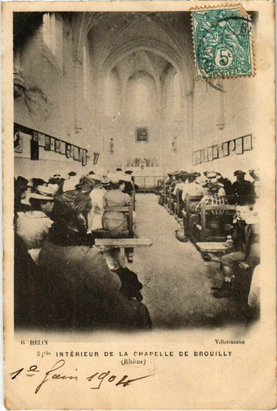 Carte postale ancienne Interieur de la Chapelle de Brouilly