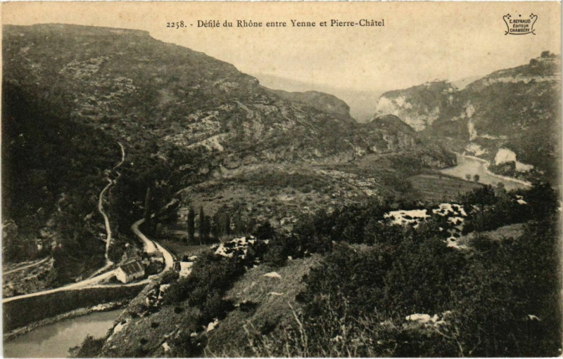 Carte postale ancienne Defile du Rhone entre Yenne et Pierre-Chatel