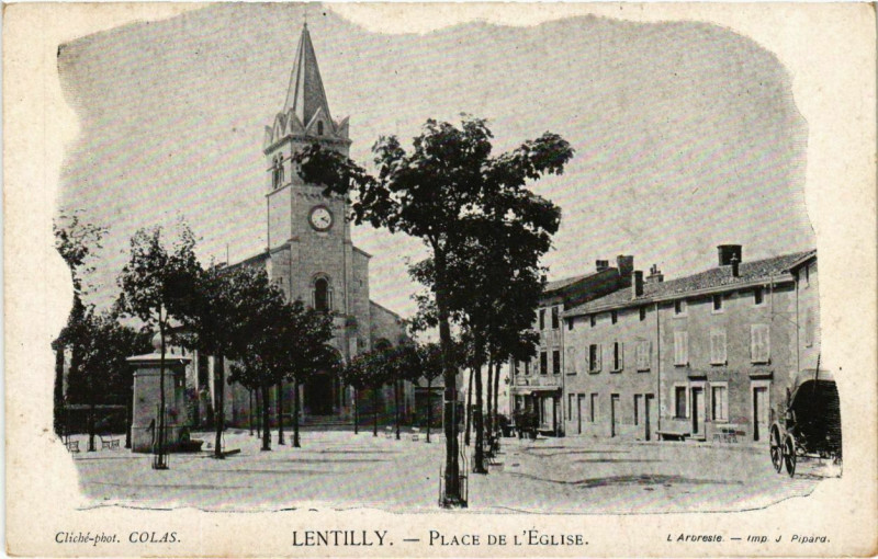 Carte postale ancienne Lentilly - Place de l'Eglise à Lentilly