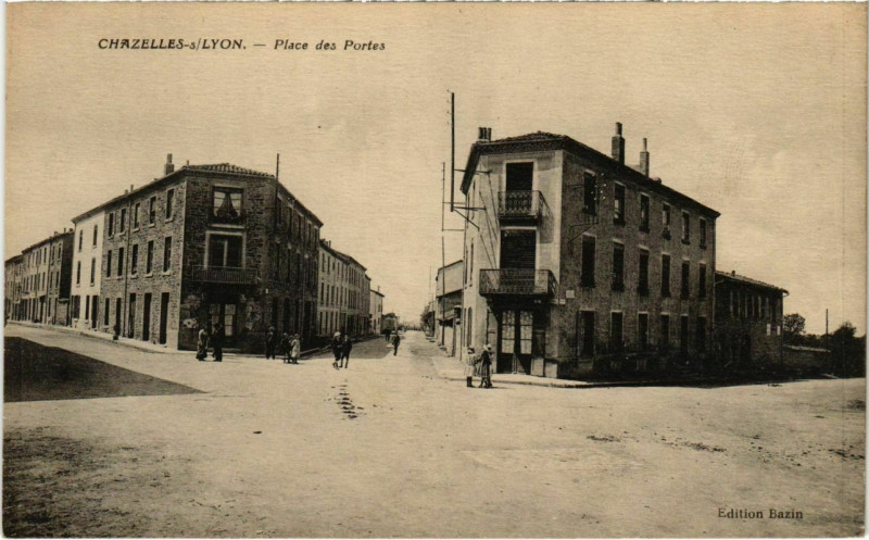Carte postale ancienne Chazelles-sur-Lyon - Place des Portes à Lyon
