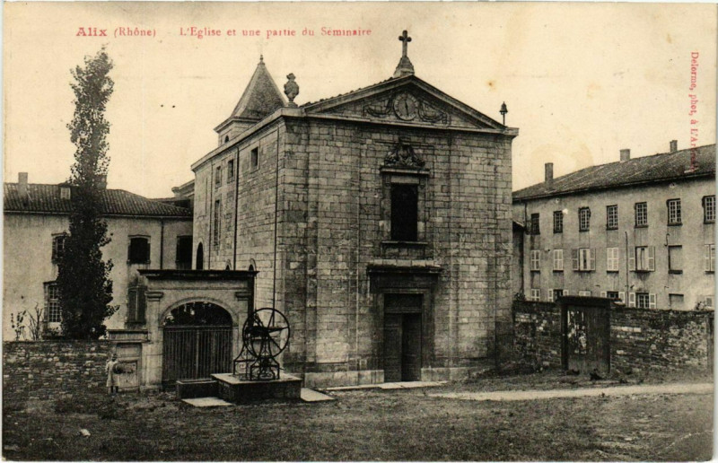 Carte postale ancienne Alix - L'Eglise et une Partie du Seminaire à Alix