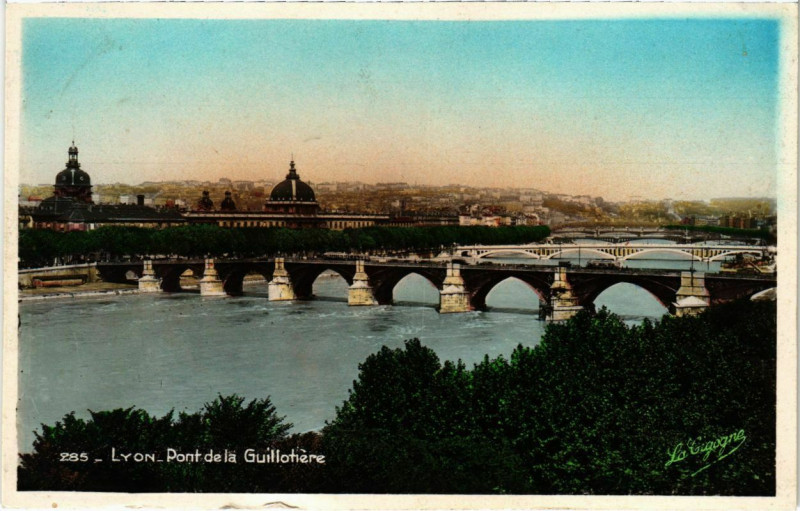 Carte postale ancienne Lyon- Pont de la Guillotiere France à Lyon