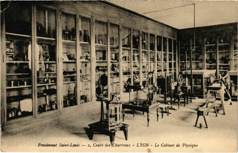 Carte postale ancienne Lyon- Pensionnat St Louis, Cabinet de Physique France à Lyon
