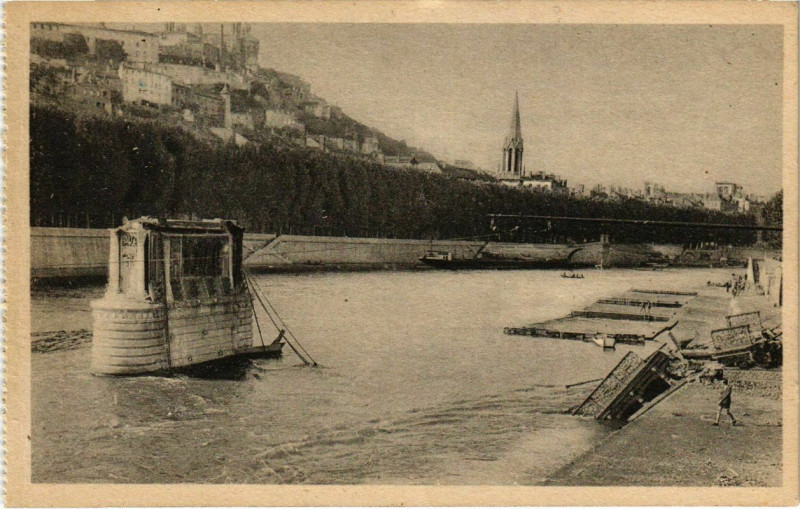 Carte postale ancienne Lyon- Pont d'Ainay France à Lyon