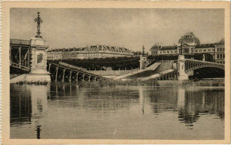 Carte postale ancienne Lyon- Pont de l'Universite France à Lyon
