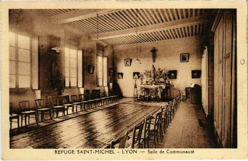 Carte postale ancienne Lyon- Refuge Saint Michel, Salle de Communaute France à Lyon