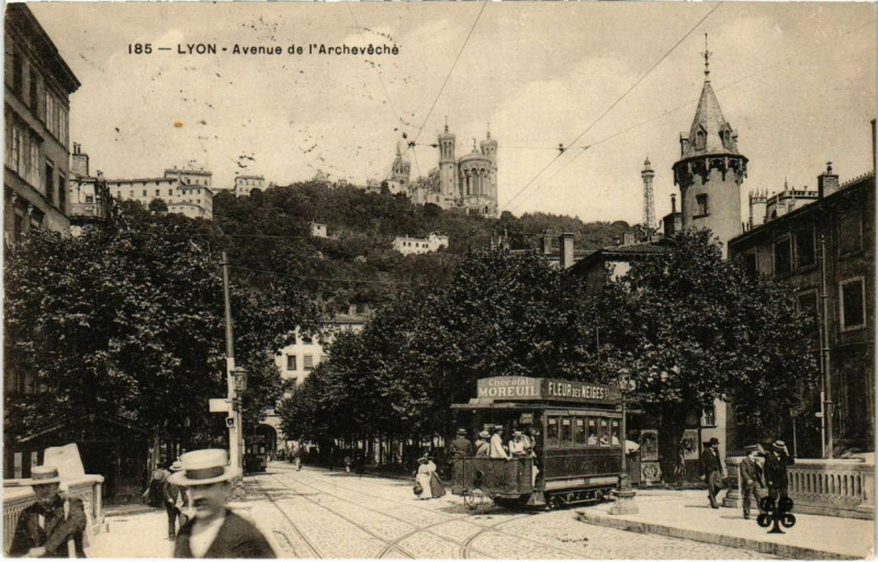 Carte postale ancienne Lyon- Avenue de l'Archeveche France à Lyon