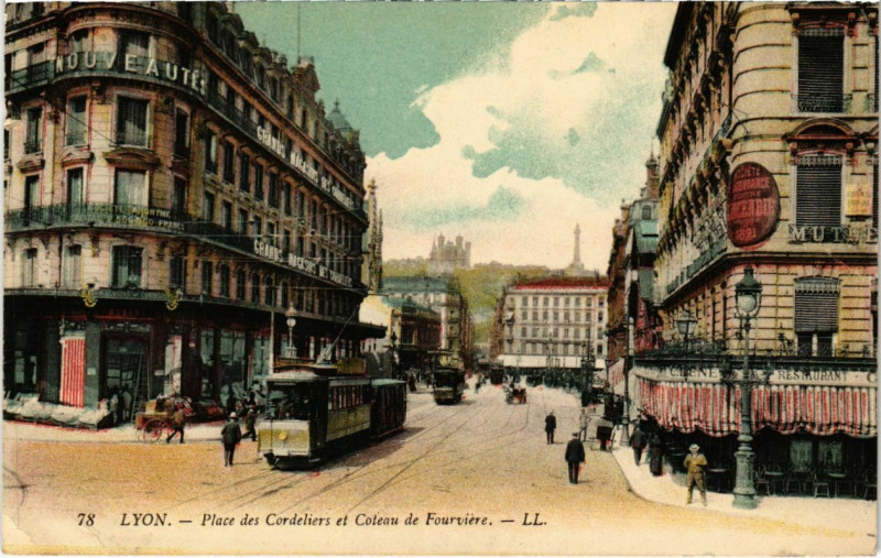 Carte postale ancienne Lyon- Place des Cordeliers et Coteau de Fourviere France à Lyon