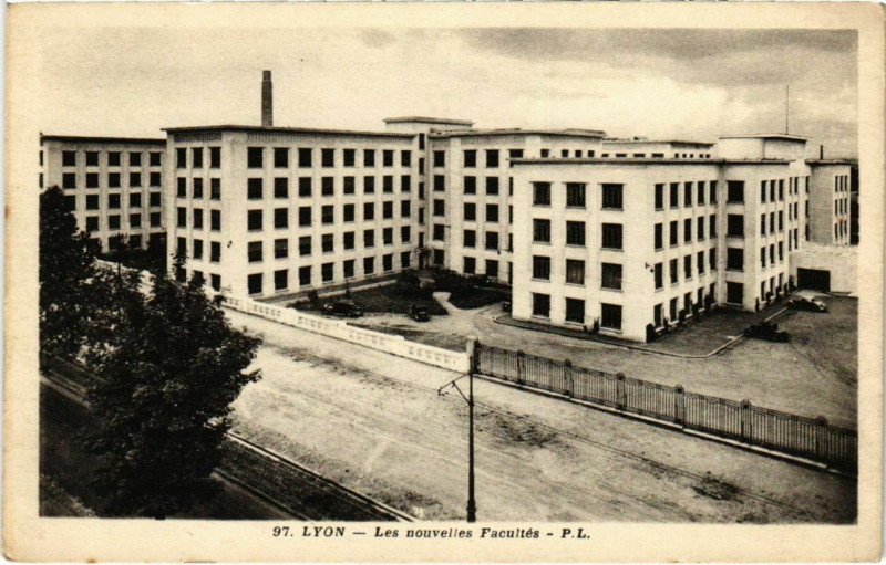 Carte postale ancienne Lyon- Les nouvelles Facultes France à Lyon