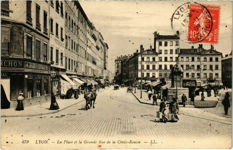 Carte postale ancienne Lyon- Place et la Grande Rue de la Croix Rousse France à Lyon