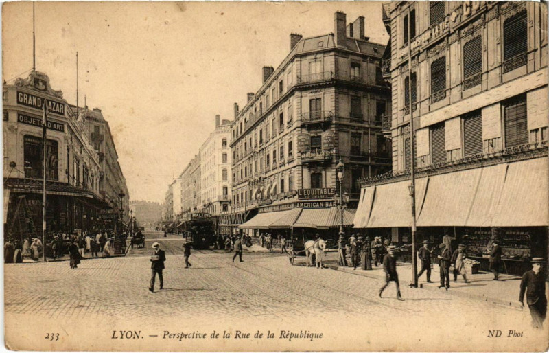 Carte postale ancienne Lyon- Perspective de la Rue de la Republique France à Lyon