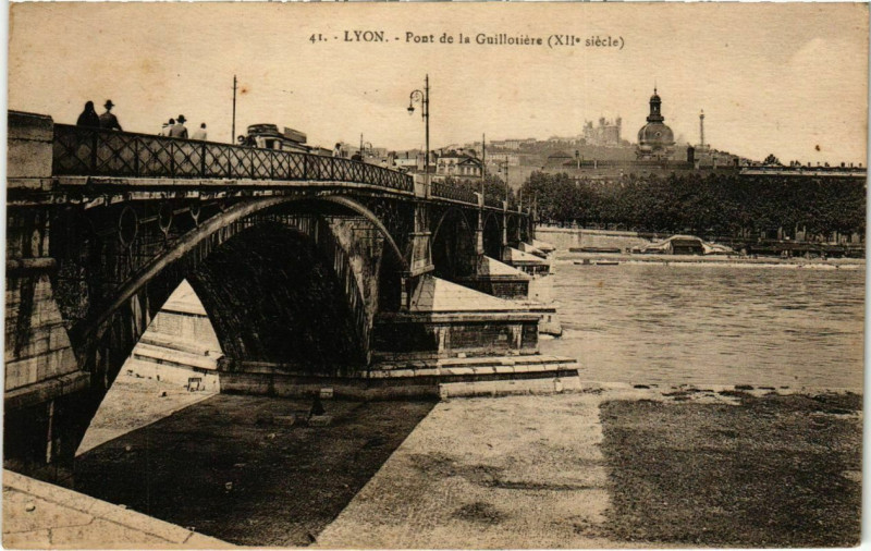 Carte postale ancienne Lyon- Pont de la Guillotiere France à Lyon