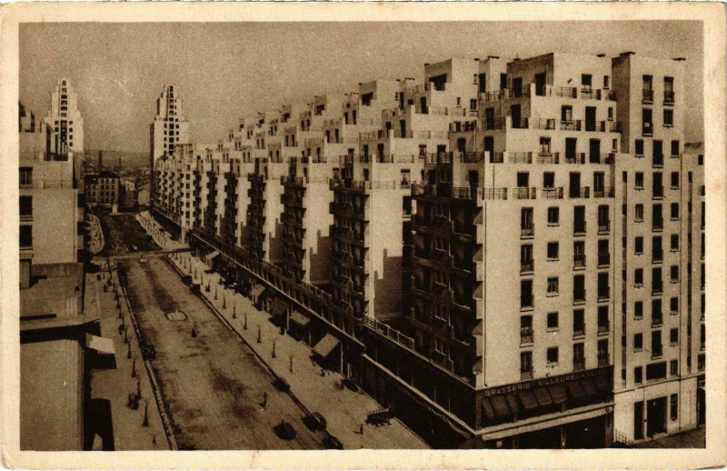 Carte postale ancienne Villeurbanne Avenue de l'Hotel de Ville et les 2 Tours de 18 etage à Villeurbanne