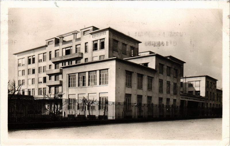 Carte postale ancienne Lyon Ecole d'Infirmieres Rhone à Lyon