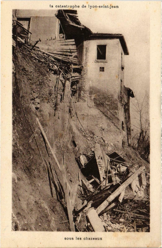 Carte postale ancienne Sous le Chazeaux Rhone