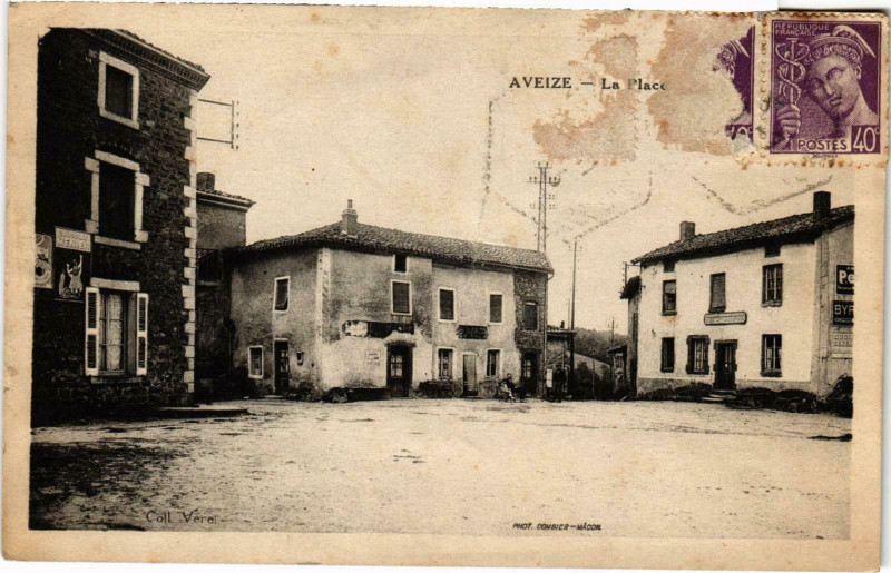 Carte postale ancienne Aveize La Place Rhone à Aveize