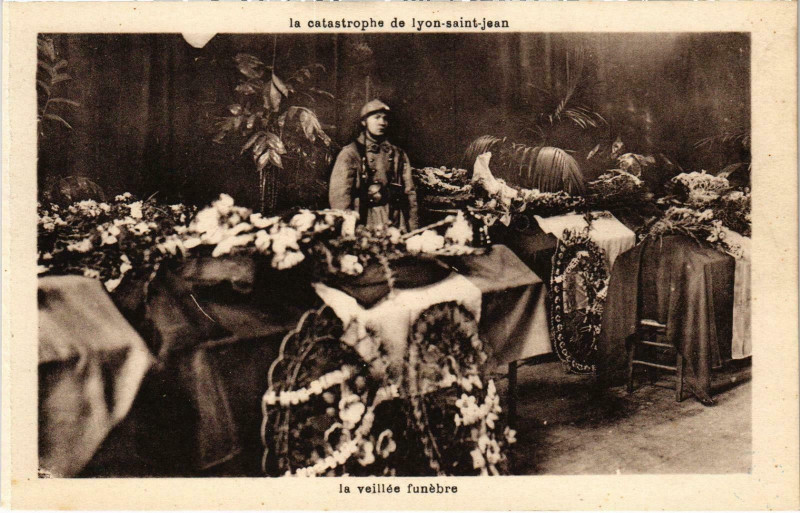 Carte postale ancienne La catastrophe de Lyon St-Jean Rhone à Lyon