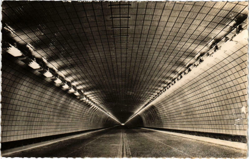 Carte postale ancienne Tunel Routier Rhone