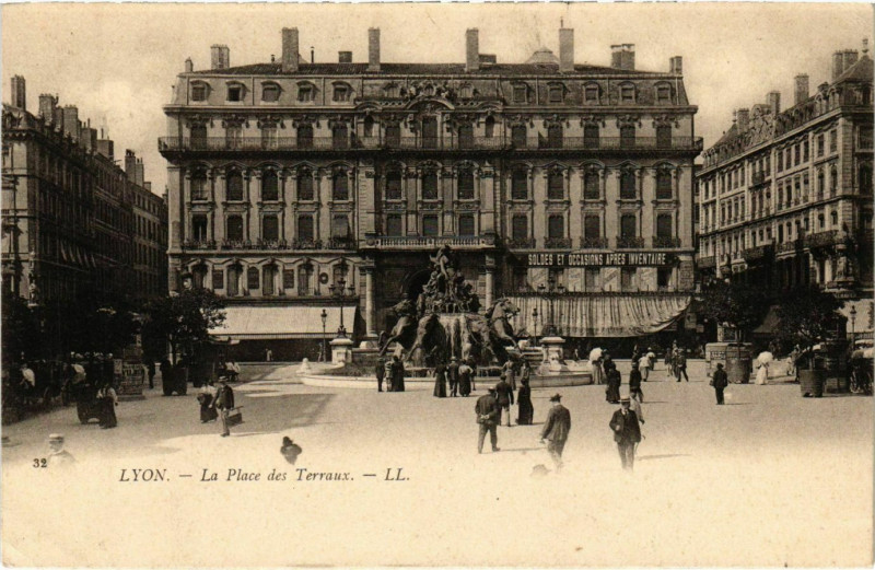 Carte postale ancienne Lyon La Place des Terraux à Lyon