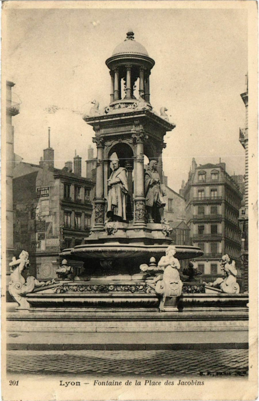 Carte postale ancienne Lyon Fontaine de la Place des Jacobins à Lyon