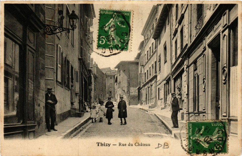 Carte postale ancienne Thizy - Rue du Chateau