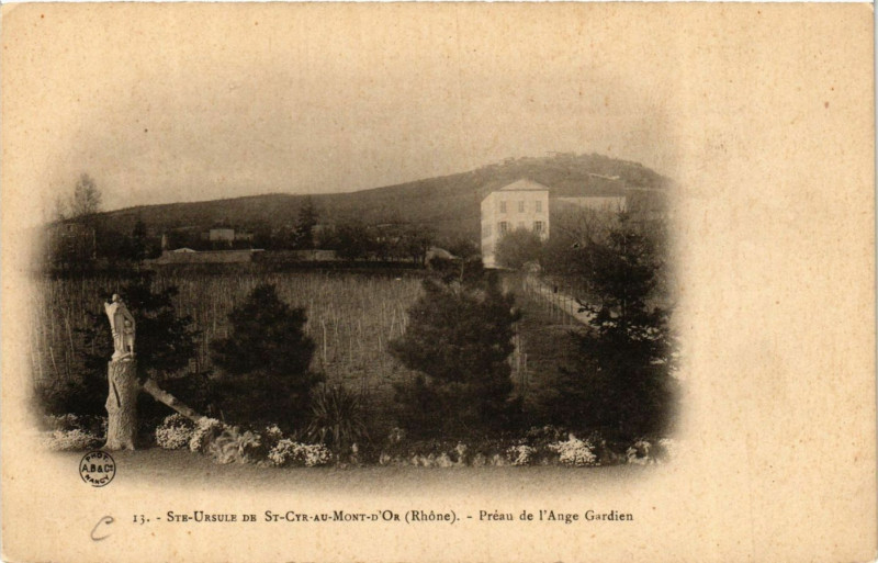 Carte postale ancienne Ste Ursule de Saint Cyr au Mont d'Or - Préau de l'Ange Gardien à Saint-Cyr-au-Mont-d'Or