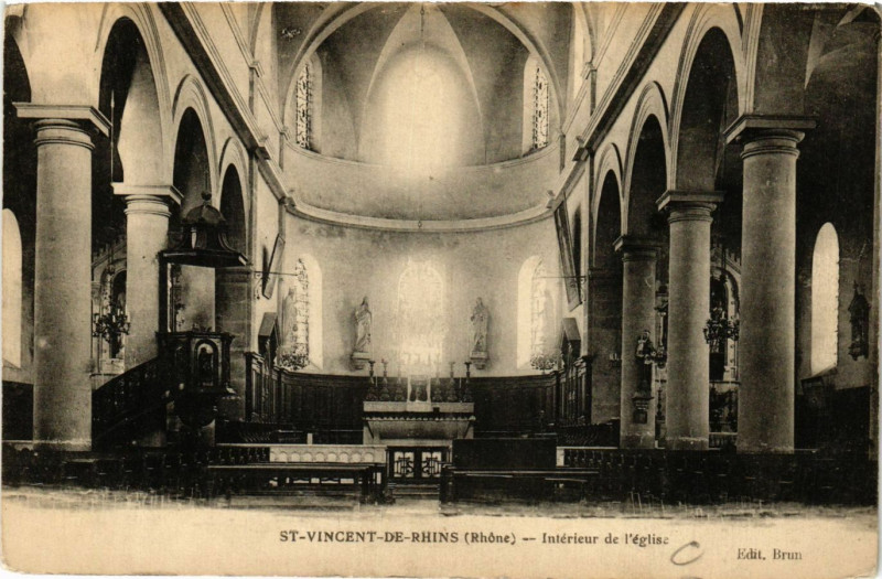 Carte postale ancienne St Vincent de Rhins , Intérieur de l'église