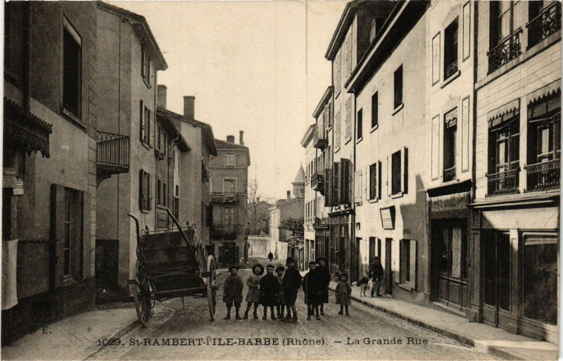 Carte postale ancienne St Rambert l'Ile Barbe - La Grande Rue