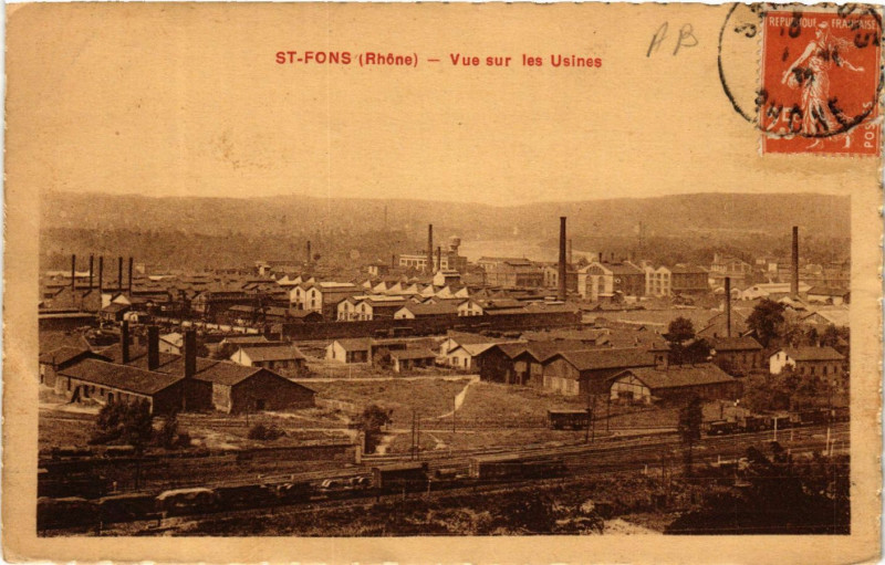 Carte postale ancienne St Font - Vue sur les Usines