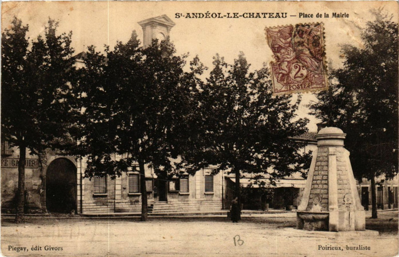 Carte postale ancienne St Andéol le chateau - Place de la Marie
