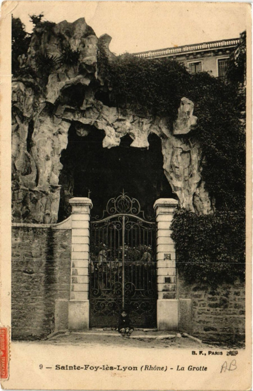 Carte postale ancienne Sainte Foy lés Lyon La Grotte à Lyon