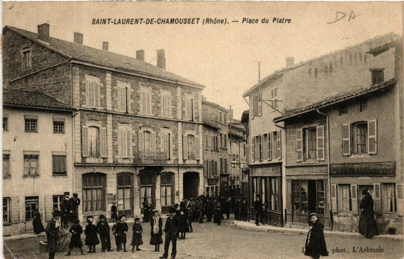 Carte postale ancienne Saint Laurent de Chamousset - Place du Platre à Saint-Laurent-de-Chamousset