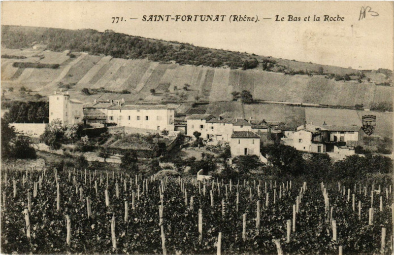 Carte postale ancienne Saint Fortunat - La Bas et la Roche