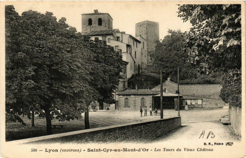 Carte postale ancienne Saint Cyr au Mont d'Or - Les Tours du Vieux Chateau à Saint-Cyr-au-Mont-d'Or