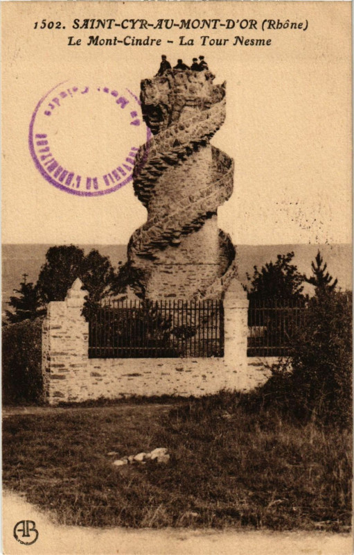 Carte postale ancienne Saint Cyr au Mont D'or - Le Mont-Cindre La tour Nesme à Saint-Cyr-au-Mont-d'Or