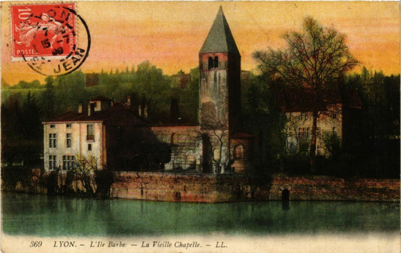Carte postale ancienne Lyon . L'ile Barbe - La Vieille Chapelle à Lyon