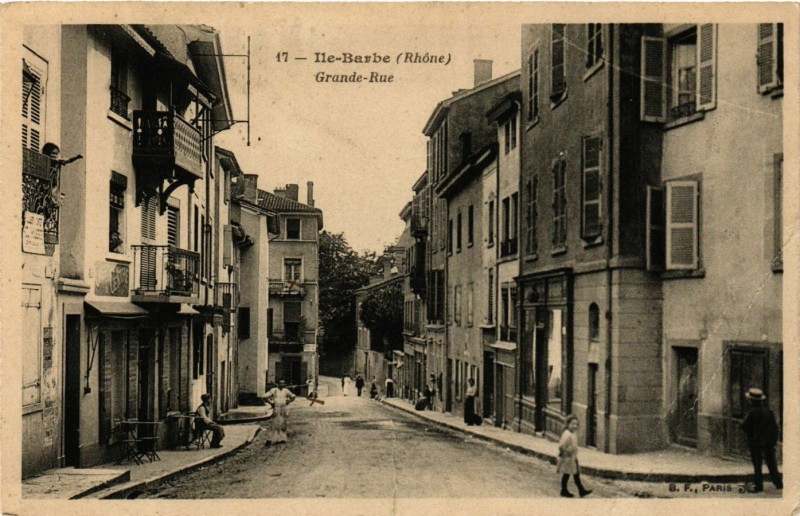 Carte postale ancienne Ile Barbe - Grande Rue