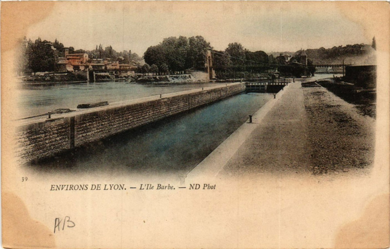 Carte postale ancienne Environs de Lyon - L'ile Barbe Nd Phot à Lyon