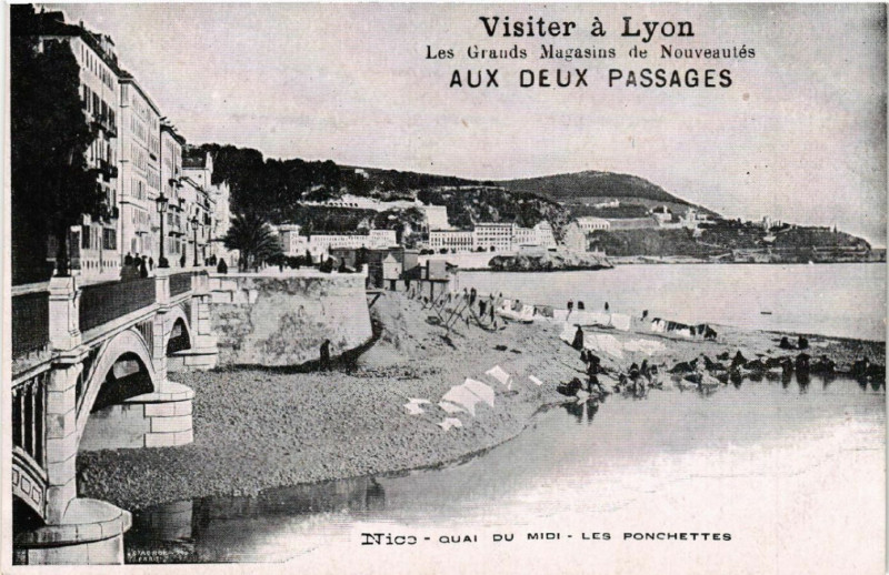 Carte postale ancienne Visiter a Lyon - Less Grands Magasins du Nouveautés aux deux .. à Lyon