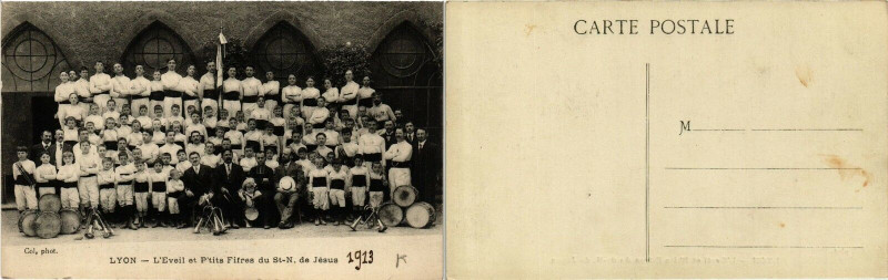 Carte postale ancienne Lyon l'Eveil et Petits Fifres du St-N. de Jesus. à Lyon