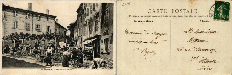 Carte postale ancienne Beaujeu Place de la Liberte. à Beaujeu