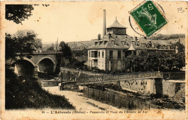 Carte postale ancienne Passerelle et Pont du Chemin de Fer à L'Arbresle