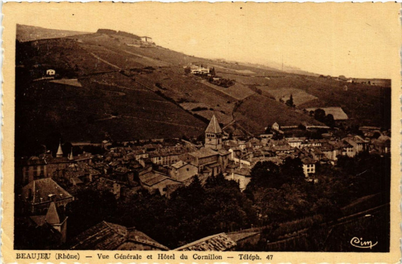 Carte postale ancienne Beaujeu Vue générale et Hotel du Cornillon à Beaujeu