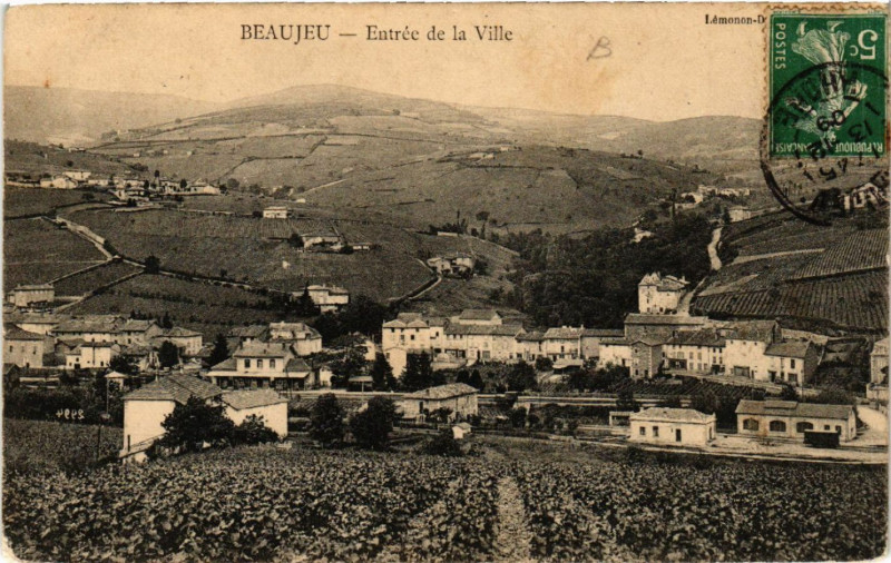 Carte postale ancienne Beaujeu Entrée de la Ville à Beaujeu